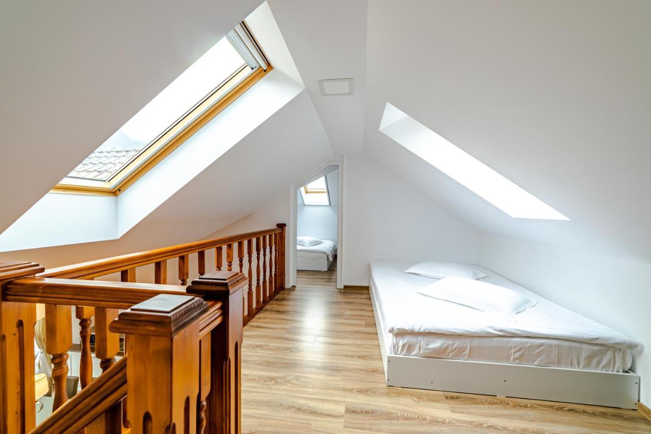 Yael Luxury Apartments 2 Buşteni エクステリア 写真