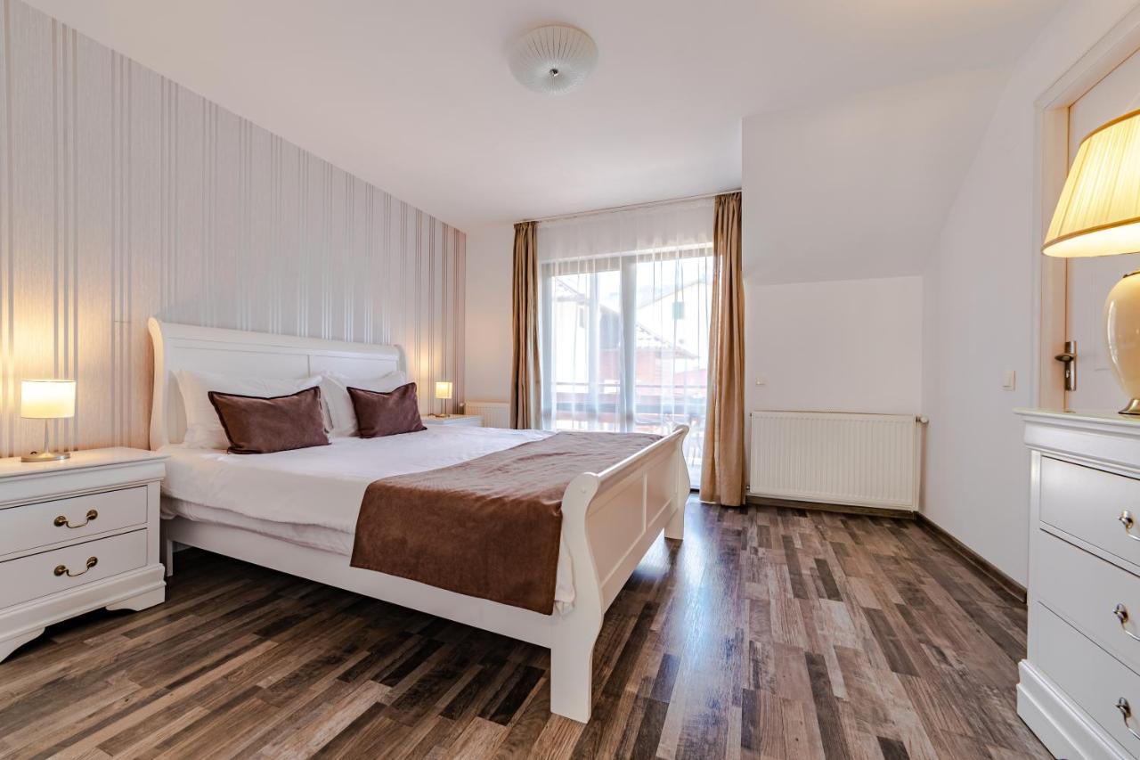 Yael Luxury Apartments 2 Buşteni エクステリア 写真