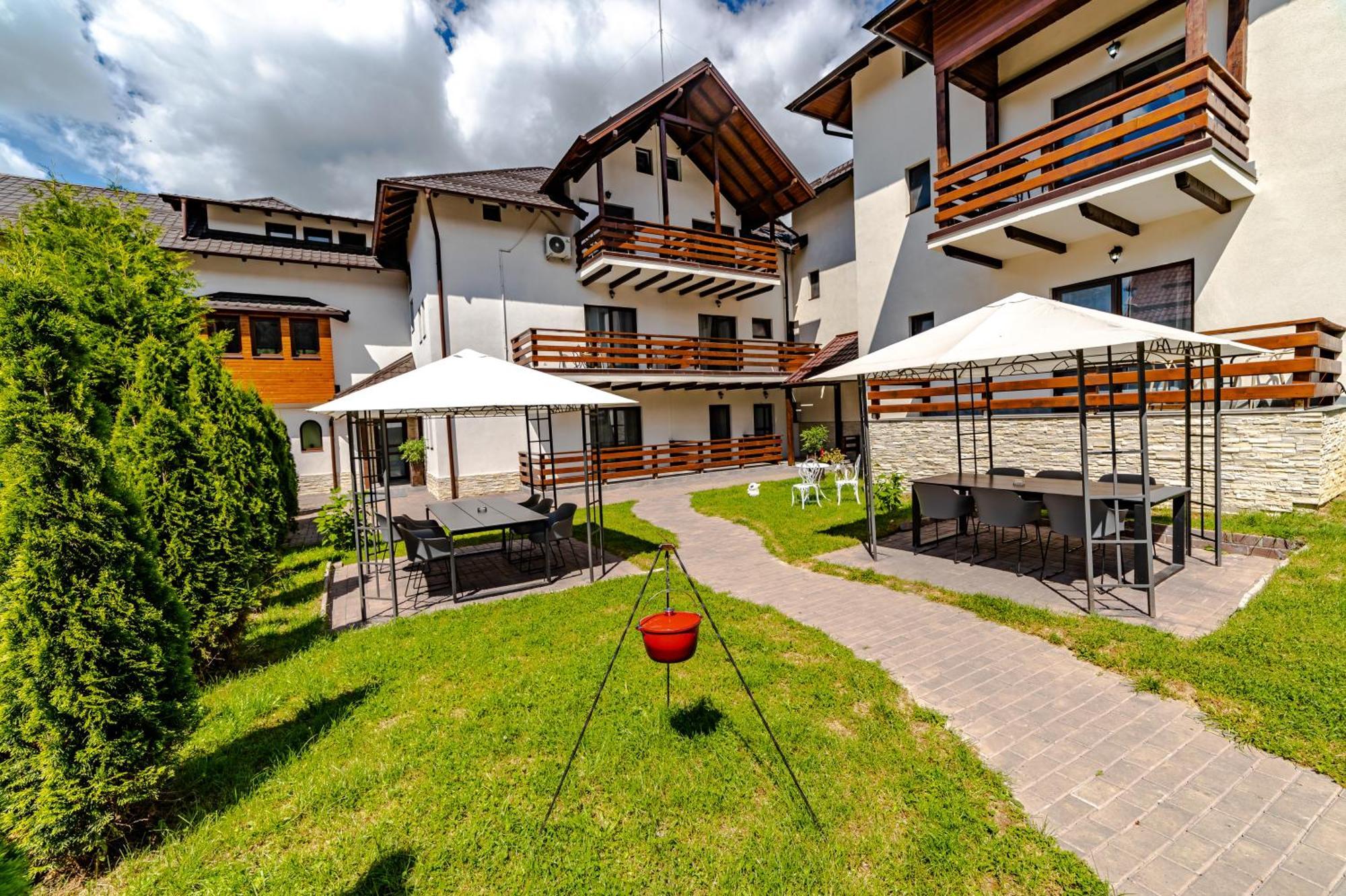 Yael Luxury Apartments 2 Buşteni エクステリア 写真