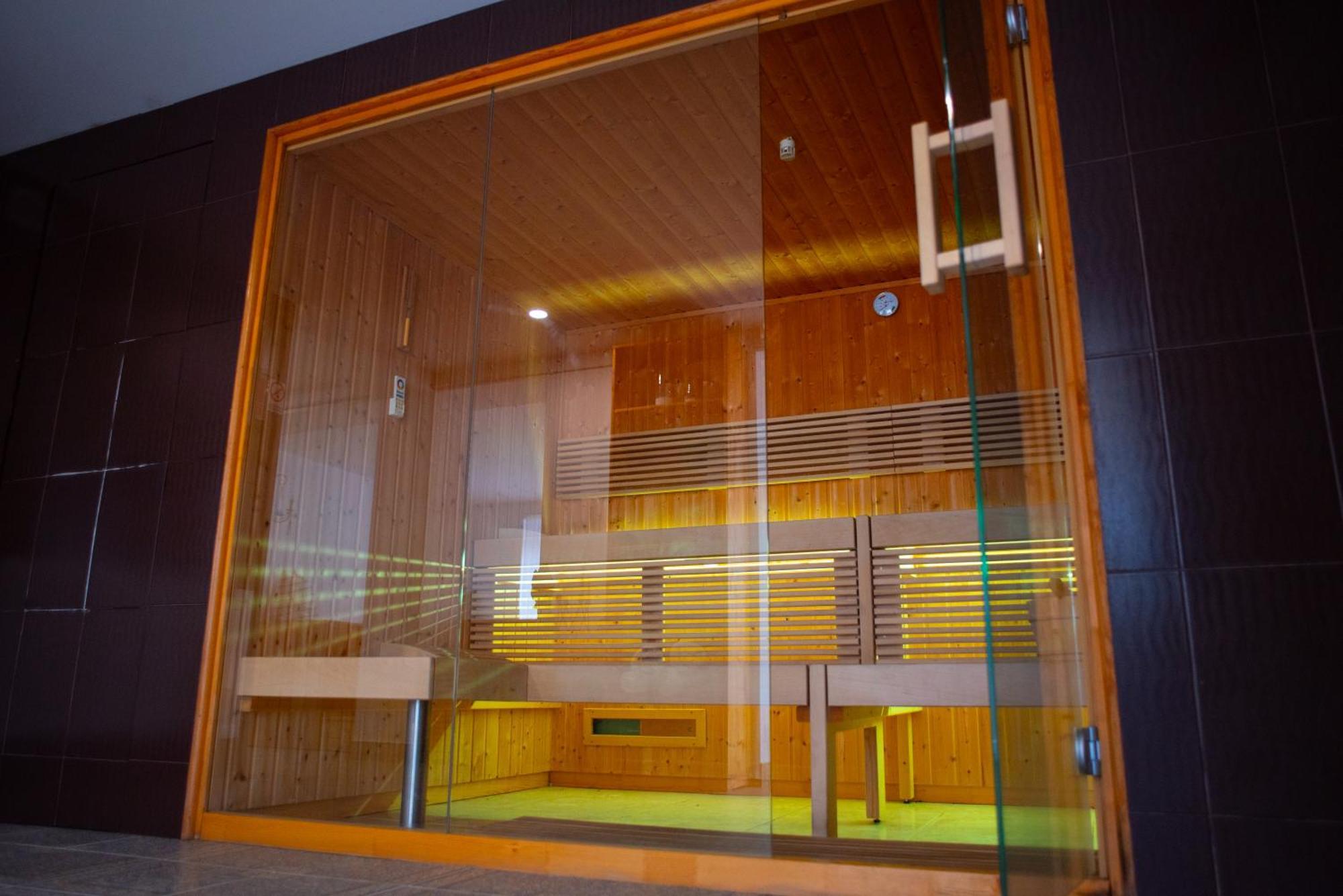 Yael Luxury Apartments 2 Buşteni エクステリア 写真